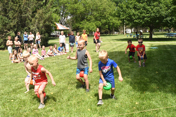 Kids Game Vetch Days Elgin Nebraska Elgin Public Pope John school Antelope County news Nebraska Elgin Review 2023_0065