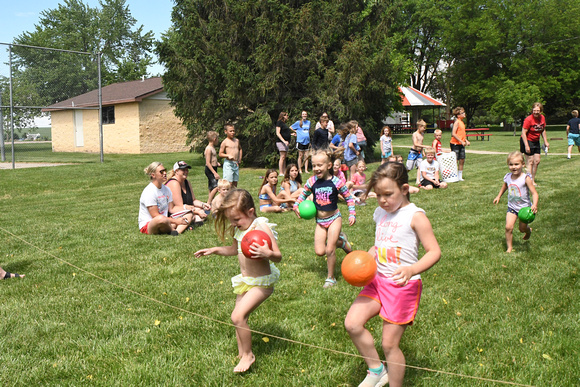 Kids Game Vetch Days Elgin Nebraska Elgin Public Pope John school Antelope County news Nebraska Elgin Review 2023_9988