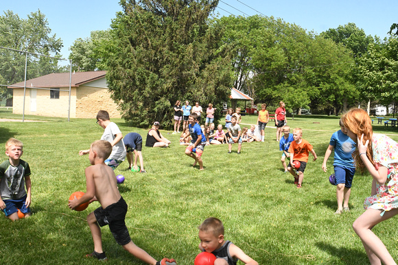 Kids Game Vetch Days Elgin Nebraska Elgin Public Pope John school Antelope County news Nebraska Elgin Review 2023_0221