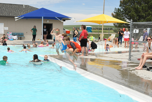 Pool Party Vetch Days Elgin Nebraska Elgin Public Pope John school Antelope County news Nebraska Elgin Review 2023_9005