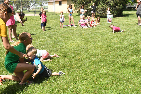 Kids Game Vetch Days Elgin Nebraska Elgin Public Pope John school Antelope County news Nebraska Elgin Review 2023_0398