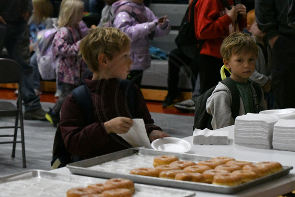 EPS Donuts With Dad Elgin Public Pope John EPPJ Wolfpack Cross Country Elgin Nebraska Antelope County Nebraska news Elgin Review 2023_3373