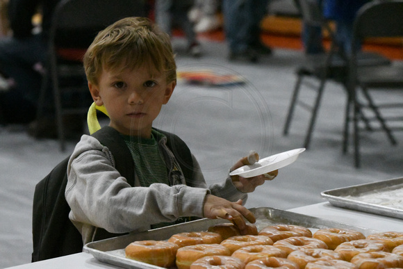 EPS Donuts With Dad Elgin Public Pope John EPPJ Wolfpack Cross Country Elgin Nebraska Antelope County Nebraska news Elgin Review 2023_3378