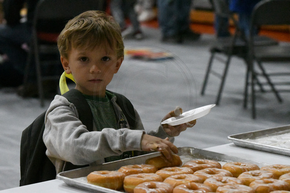 EPS Donuts With Dad Elgin Public Pope John EPPJ Wolfpack Cross Country Elgin Nebraska Antelope County Nebraska news Elgin Review 2023_3379