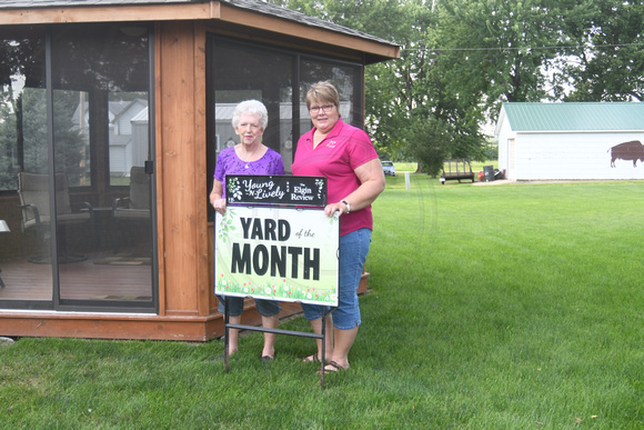 Yard of the Month Elgin Review 2018_7318