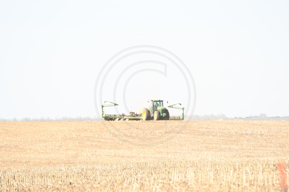 Corn planting John Deere Keith Heithoff Elgin Nebraska Antelope County Nebraska news Elgin Review 2020_9594